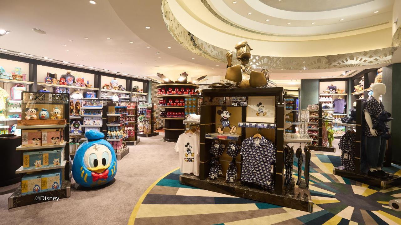 Disney'S Hollywood Hotel Hongkong Exterior foto The interior of the Disney Store in Shanghai