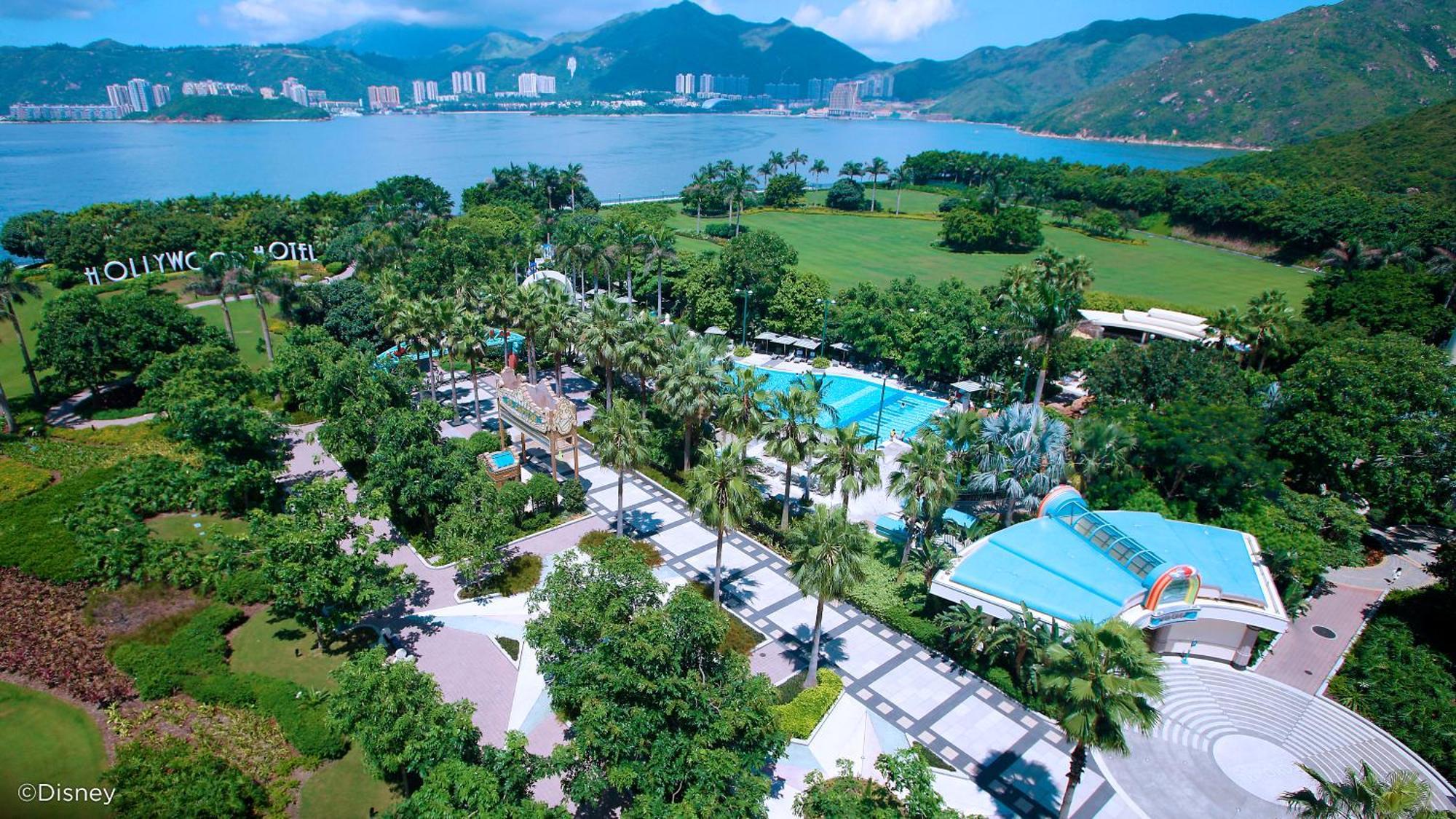 Disney'S Hollywood Hotel Hongkong Exterior foto Aerial view of the club