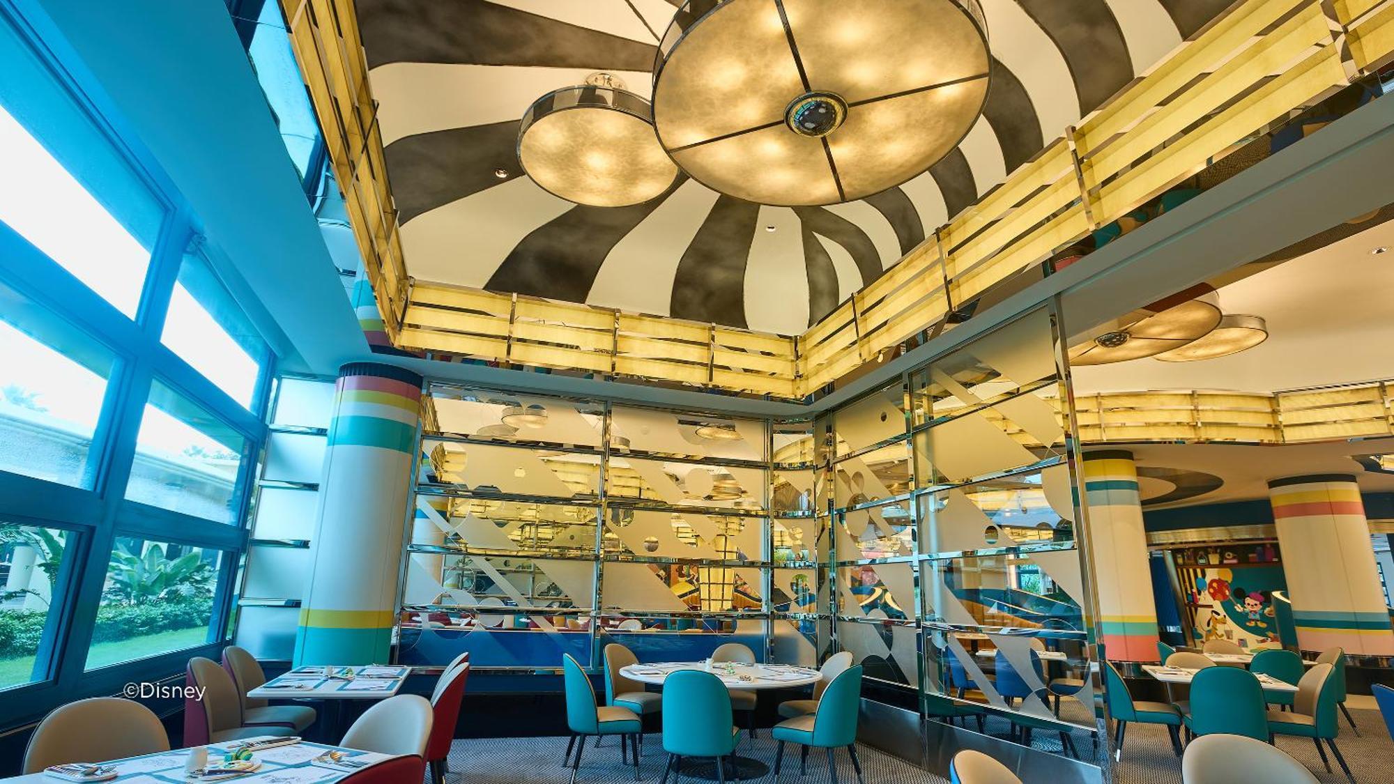 Disney'S Hollywood Hotel Hongkong Exterior foto The interior of the restaurant