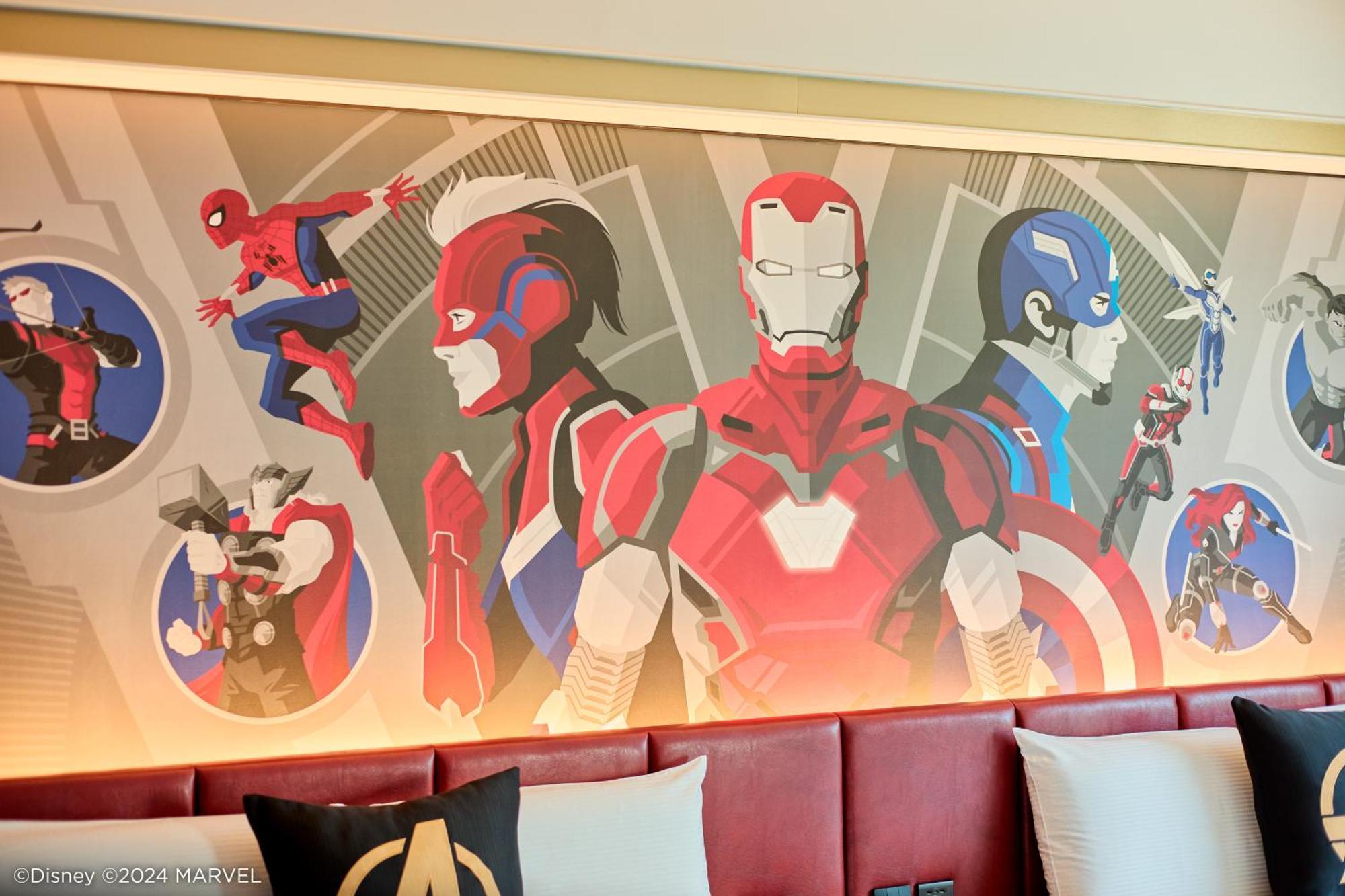 Disney'S Hollywood Hotel Hongkong Exterior foto Avengers artwork at the Disney store in Disney Springs