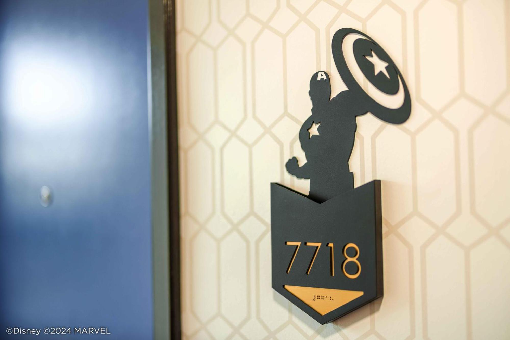 Disney'S Hollywood Hotel Hongkong Exterior foto A room sign at the hotel