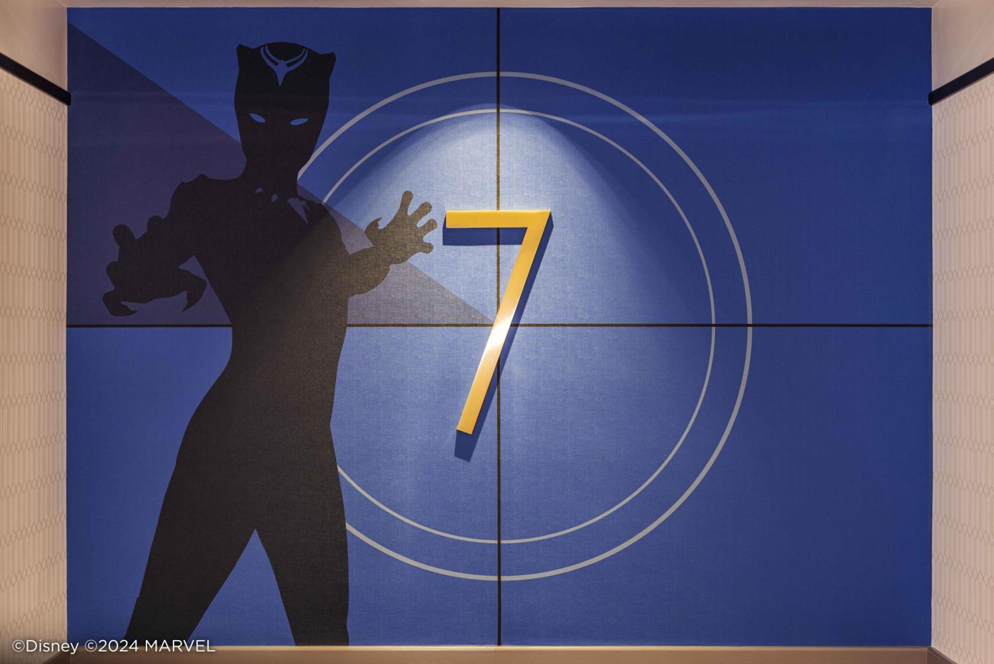 Disney'S Hollywood Hotel Hongkong Exterior foto The Power Rangers 7 logo