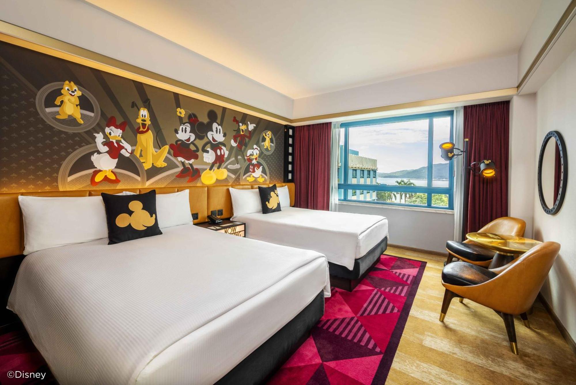 Disney'S Hollywood Hotel Hongkong Exterior foto A room at the hotel